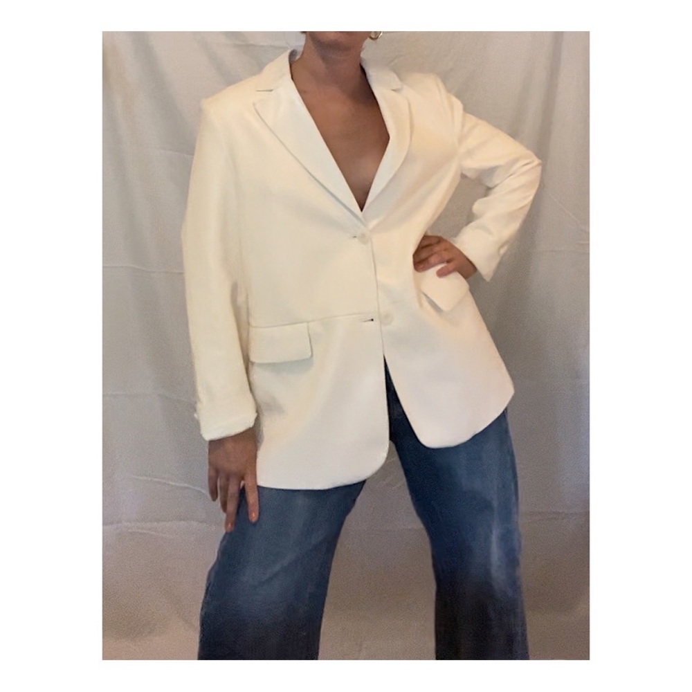 Aritzia Wilfred White Leather Blazer 🥥